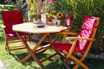 Sektfrühstück am Gartenteich