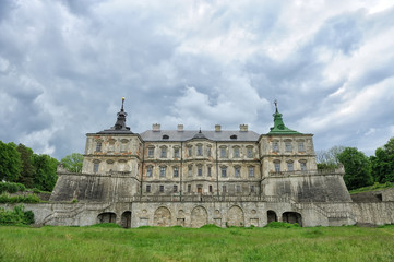 Fototapeta na wymiar Podhorce Zamek wieś Podgortsy, renesansowy pałac, Lwów ponownie