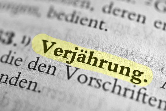 Verj&auml;hrung - schwarz wei&szlig; Text gelb markiert