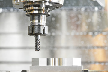 process of metal machining by mill © Kadmy