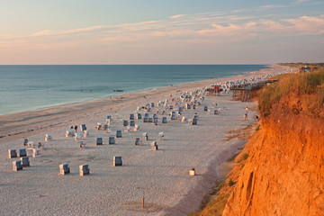 Strand mit Strandkörben am Roten Kliff bei Kampen auf Sylt