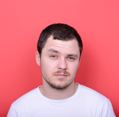 Obraz premium Portrait of handsome man in casual clothes against red backgroun