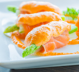 Salmon roll