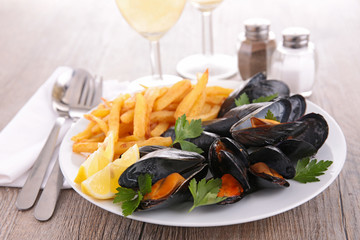 mussel and french fries