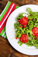 Green salad made with  arugula, tomatoes and sesame
