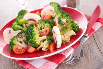 salad with broccoli,mushroom and tomato