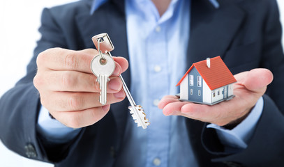 realtor deliver with house keys