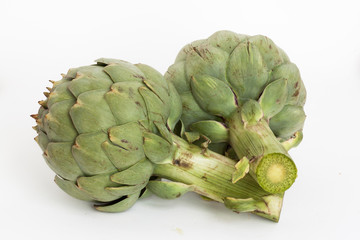 Obraz premium Artichauts sur fond blanc