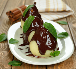 Pears with chocolate sauce
