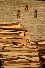 Szczapy w wschodzącym słońcu © profit111