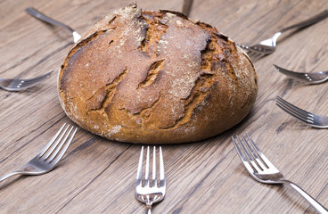 Brot und Gabeln