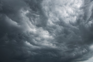 Obraz premium Dramatic sky with dark clouds