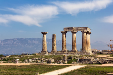 Fototapeta na wymiar Apollo temple ruins in Corinth, Greece