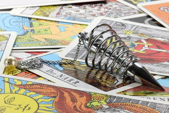 Spiralpendel mit Tarotkarten