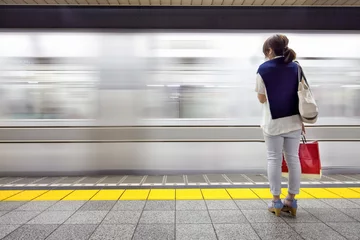 Fototapeten Tokio U-Bahn © eyetronic