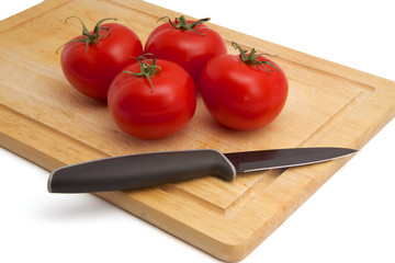 Tomaten mit Messer