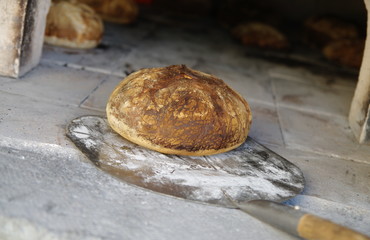 boule de pain cuite au four traditionnel