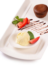 Vanilla ice cream with strawberries