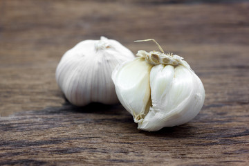Organic garlic whole and cloves
