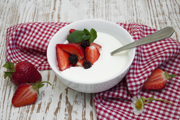 Yogurt with berries