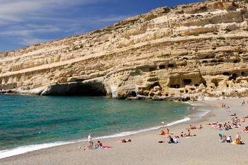 Grotte et falaise de Matala en Crète