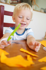 basteln mit Schere und Papier