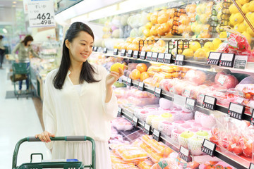 買い物・若い女性