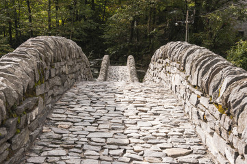 Lavertezzo, Dorf, Valle Verzasca, Römerbrücke, Tessin, Schweiz