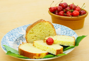 brioche maison et confiture de cerises