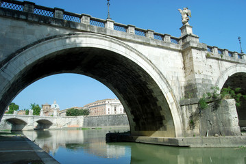 Obraz premium Bridges over the Tiber river in Rome - Italy