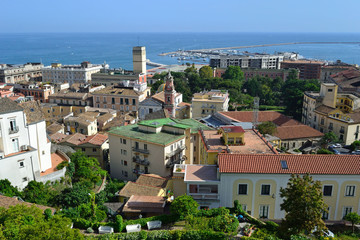 Fototapeta na wymiar Widok na panoramę Salerno z Ogrodu Minerva