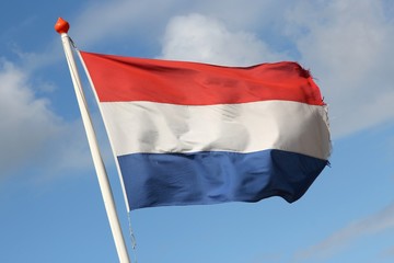 Fototapeta na wymiar niederländische Flagge im Wind