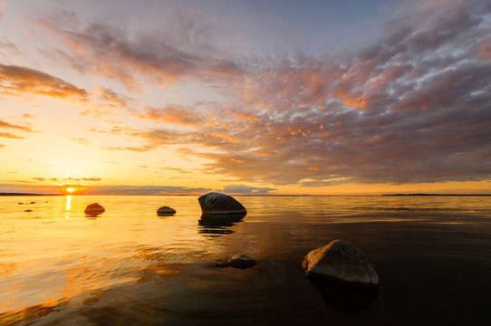 Fototapeta  złote kamienie,zachód słońca nad morzem