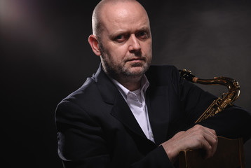 Naklejka premium Saxophonist