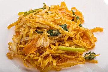 Fried noodles with vegetables