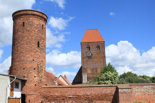 Hungerturm, Stadtmauer und St. Johanniskirche in Werben/Elbe