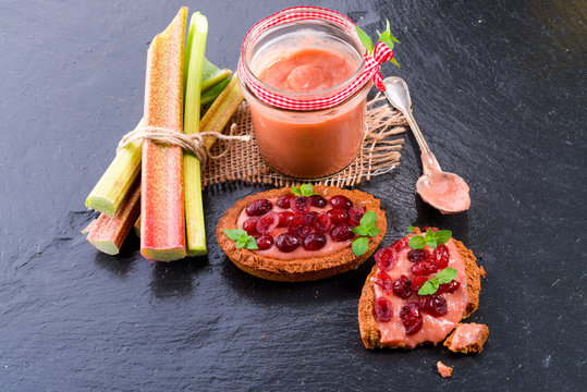 rhubarb tartelette with cranberry