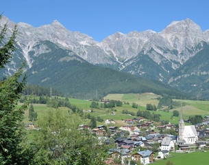 der bekannte urlaubsort Maria Alm im Salzburger Land