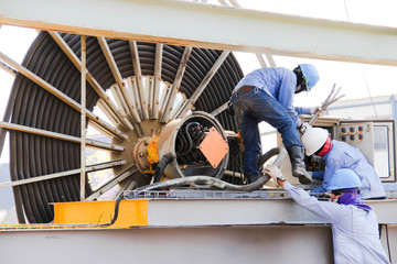 cable reel worker
