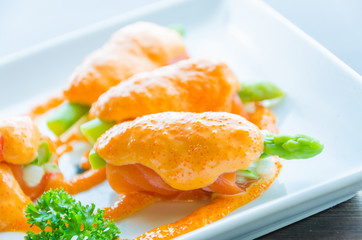 Salmon roll