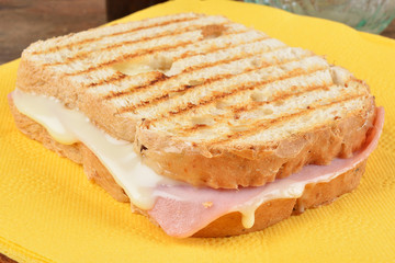 toast prosciutto e formaggio