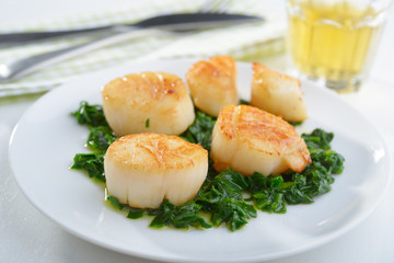 Scallops with spinach