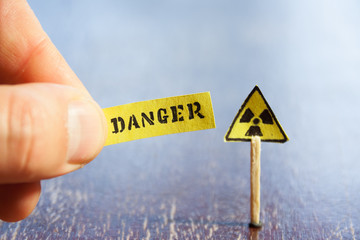 Nuclear danger warning - obrazy, fototapety, plakaty