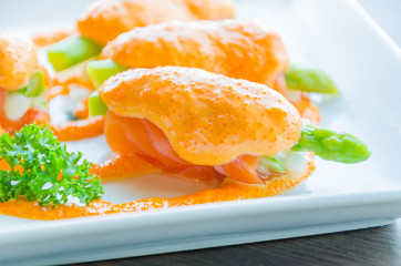 Salmon roll