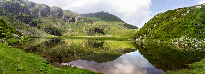 laghetto in montagna