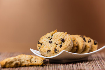 Sweet cookies tied with ribbon, on a white plate.