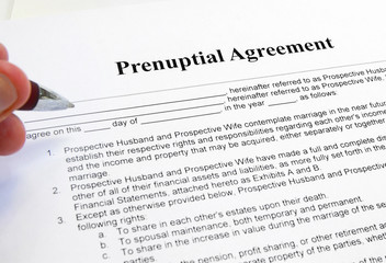 Obraz premium signing a prenuptial marriage contract