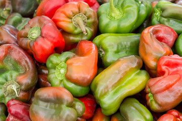 Obraz na płótnie Canvas Fresh green and red peppers