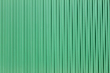 緑の縦溝外壁