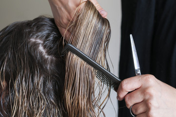 Frau beim Friseur